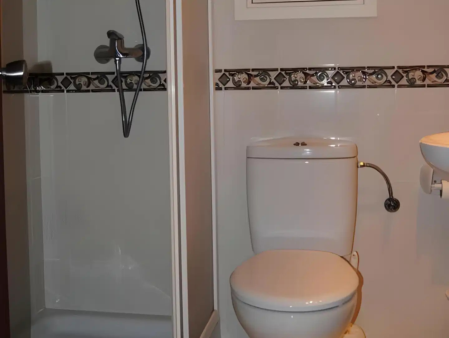 Mayol Hostal Badezimmer