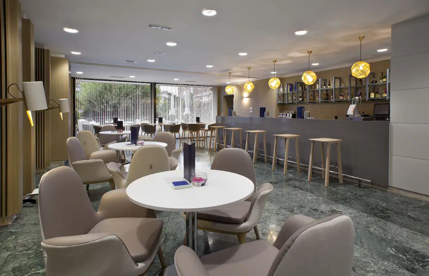 NH Madrid Ventas Bar