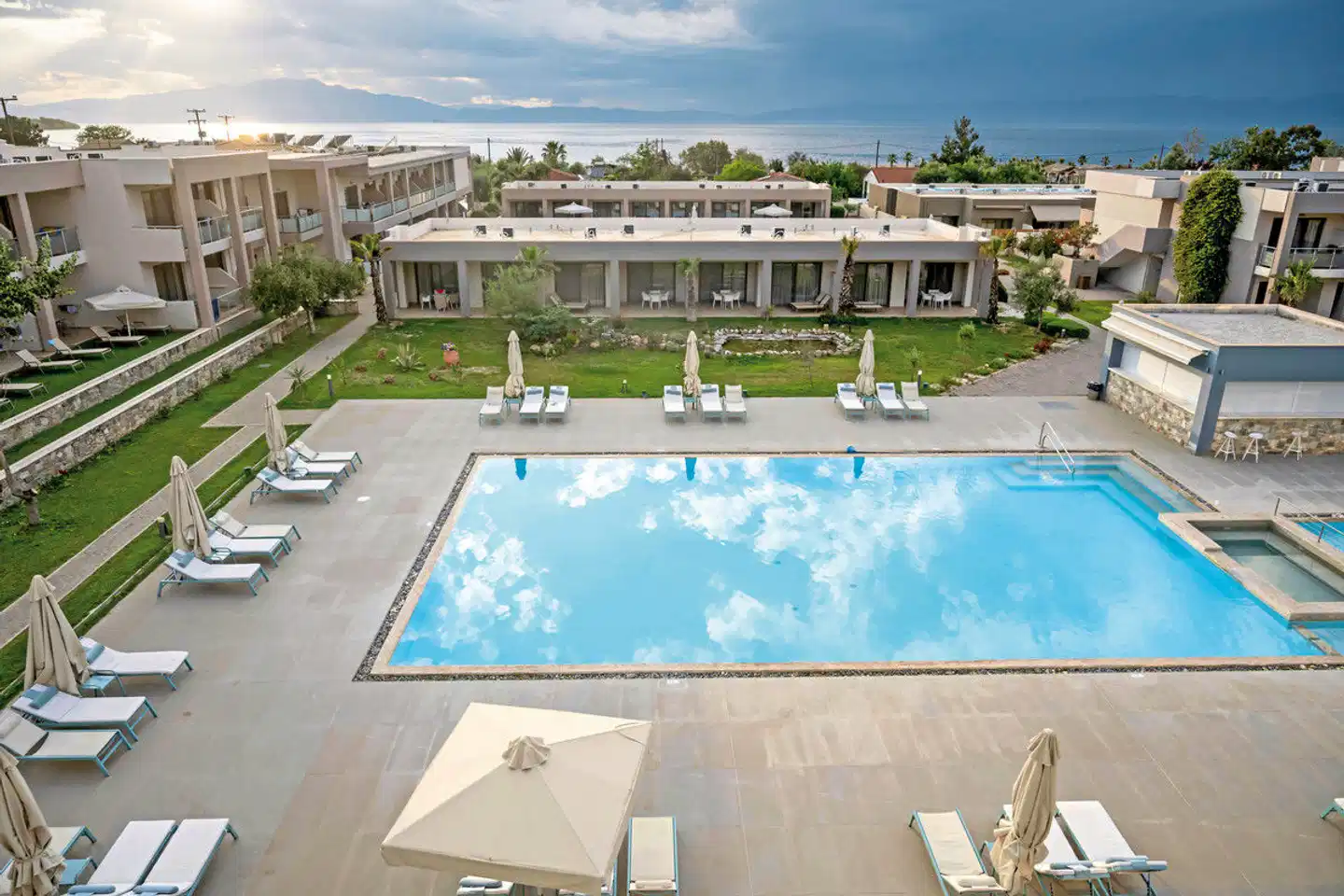 Alea Hotel & Suites Pool