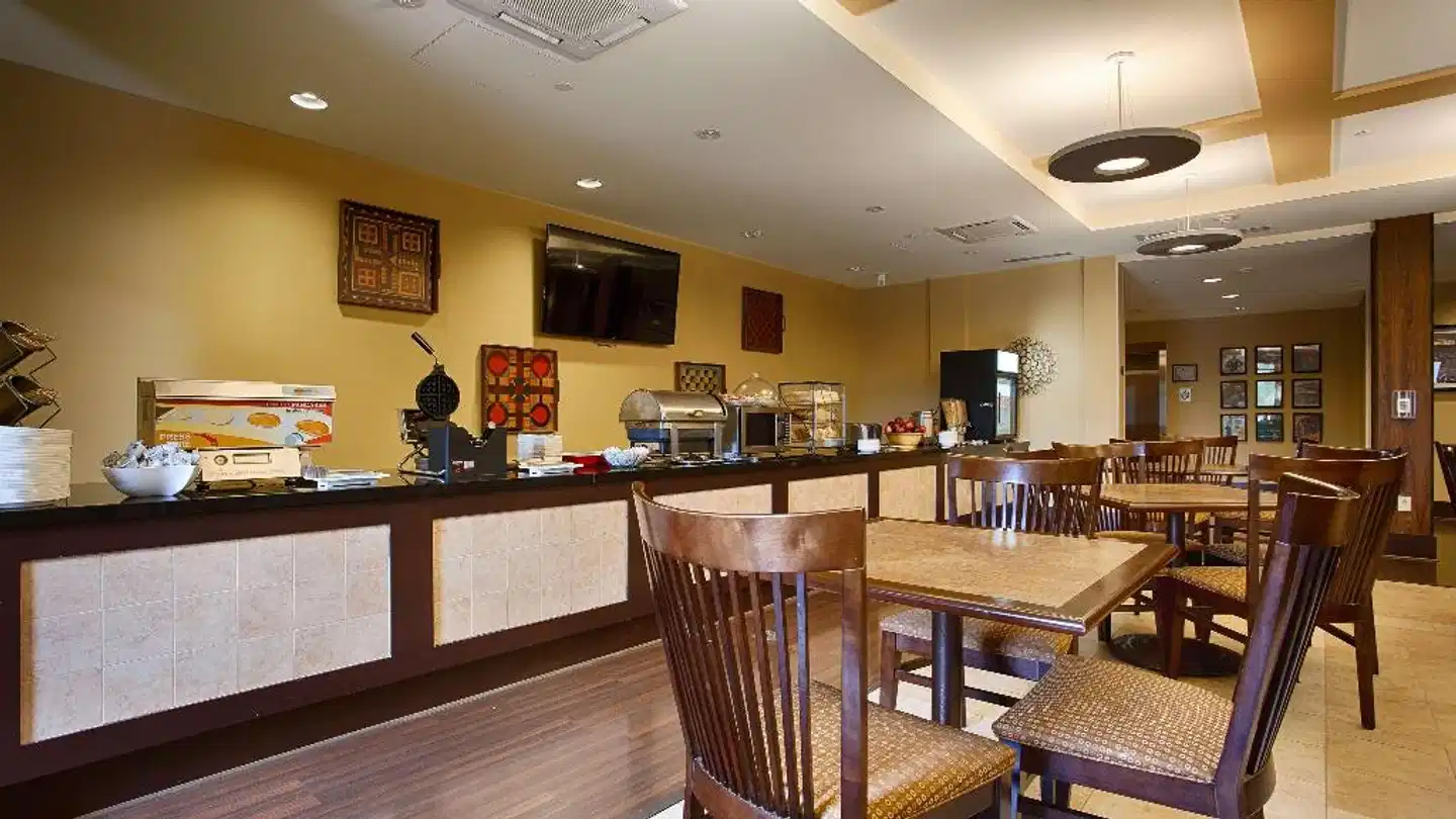 Best Western PLUS University Park Inn & Suites Bar