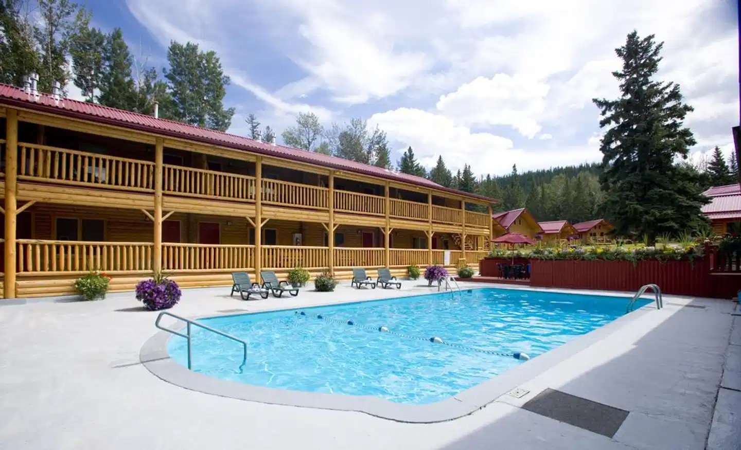 Miette Mountain Cabins Pool