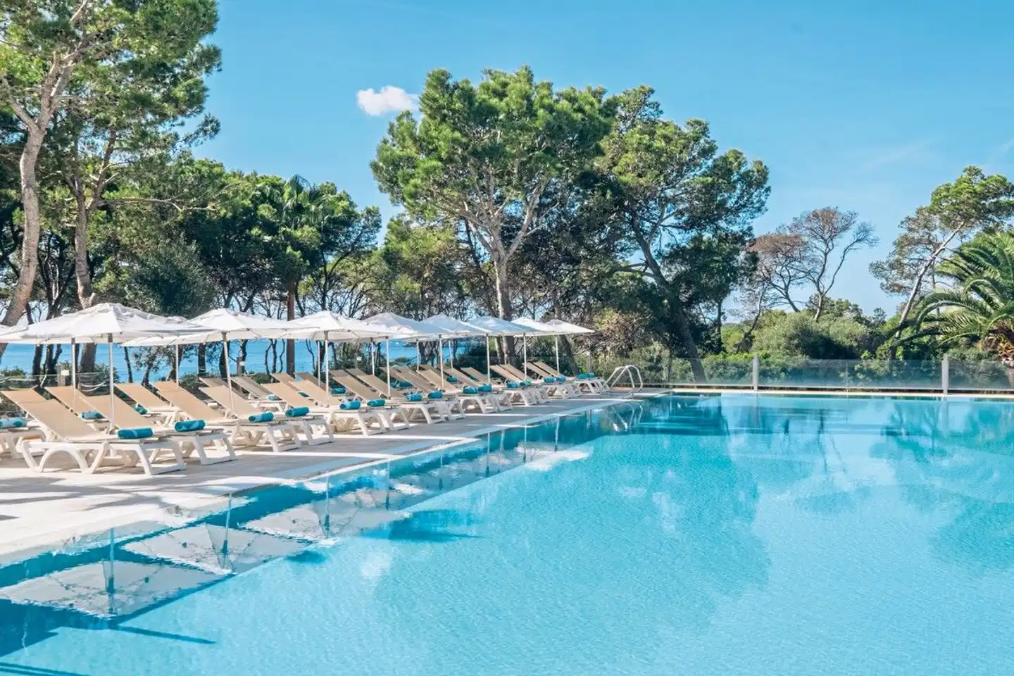 Iberostar Waves Club Cala Barca Pool