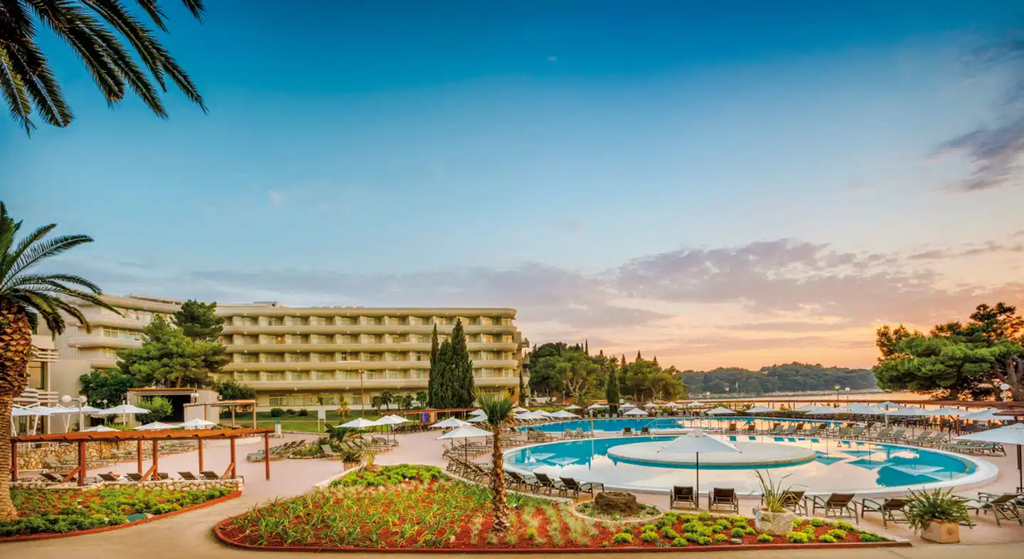 Remisens Hotel Albatros Aussenansicht