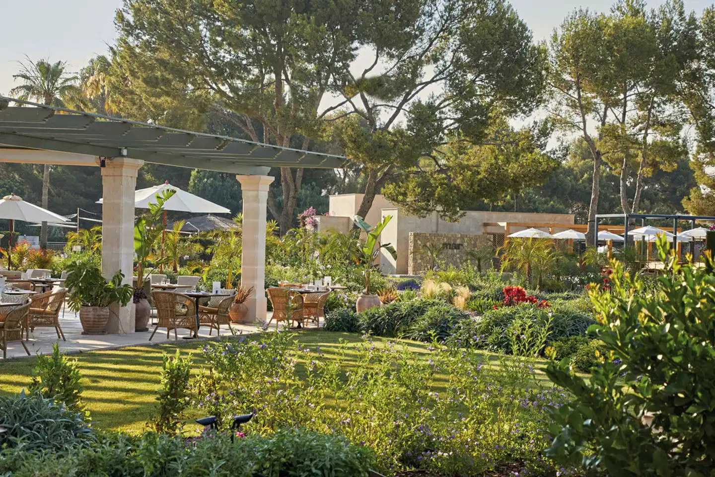 The St. Regis Mardavall Mallorca Resort Garten