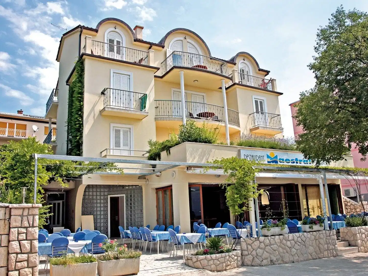 Pension Maestral Aussenansicht