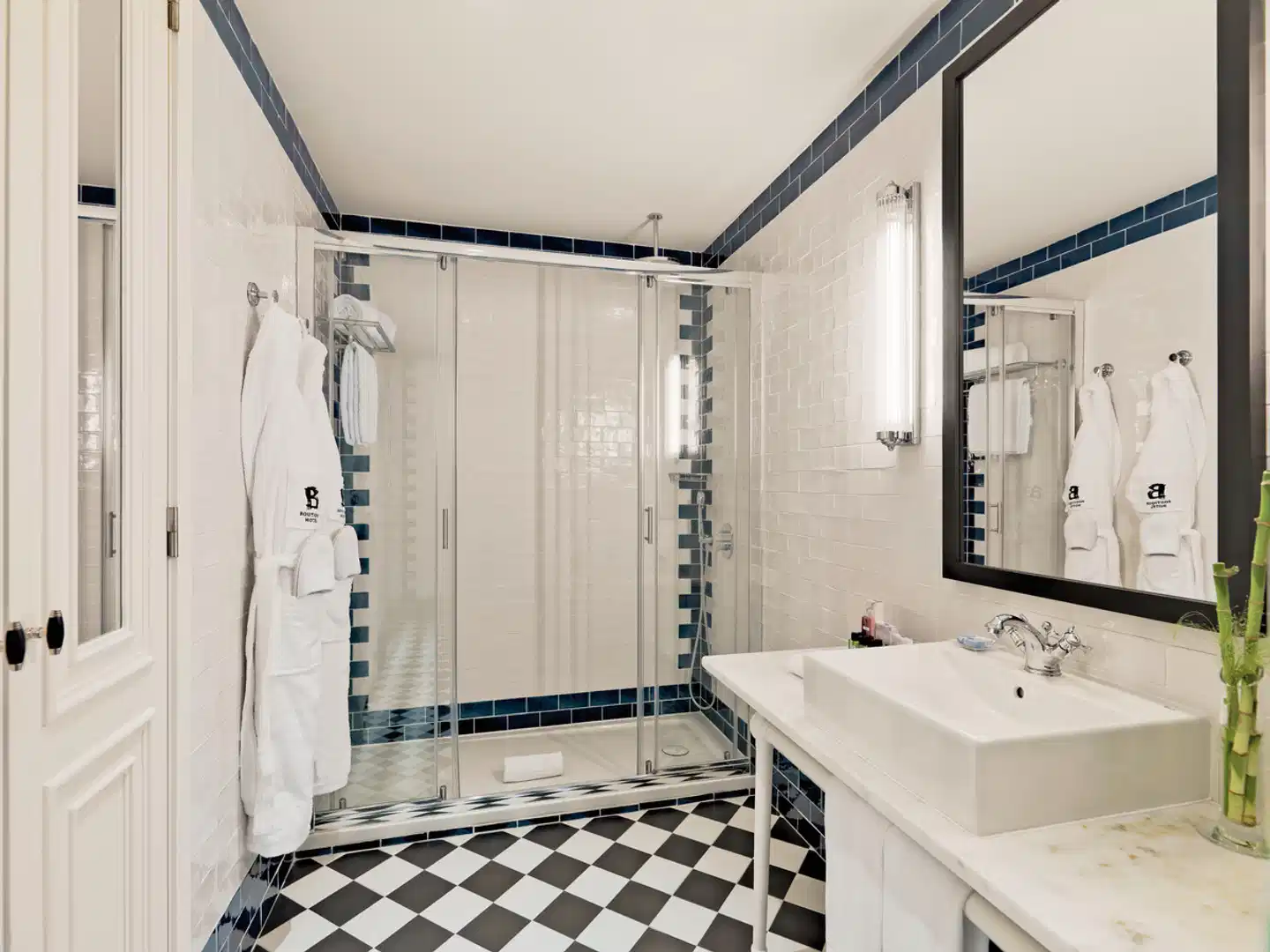 H10 Duque de Loulé Badezimmer