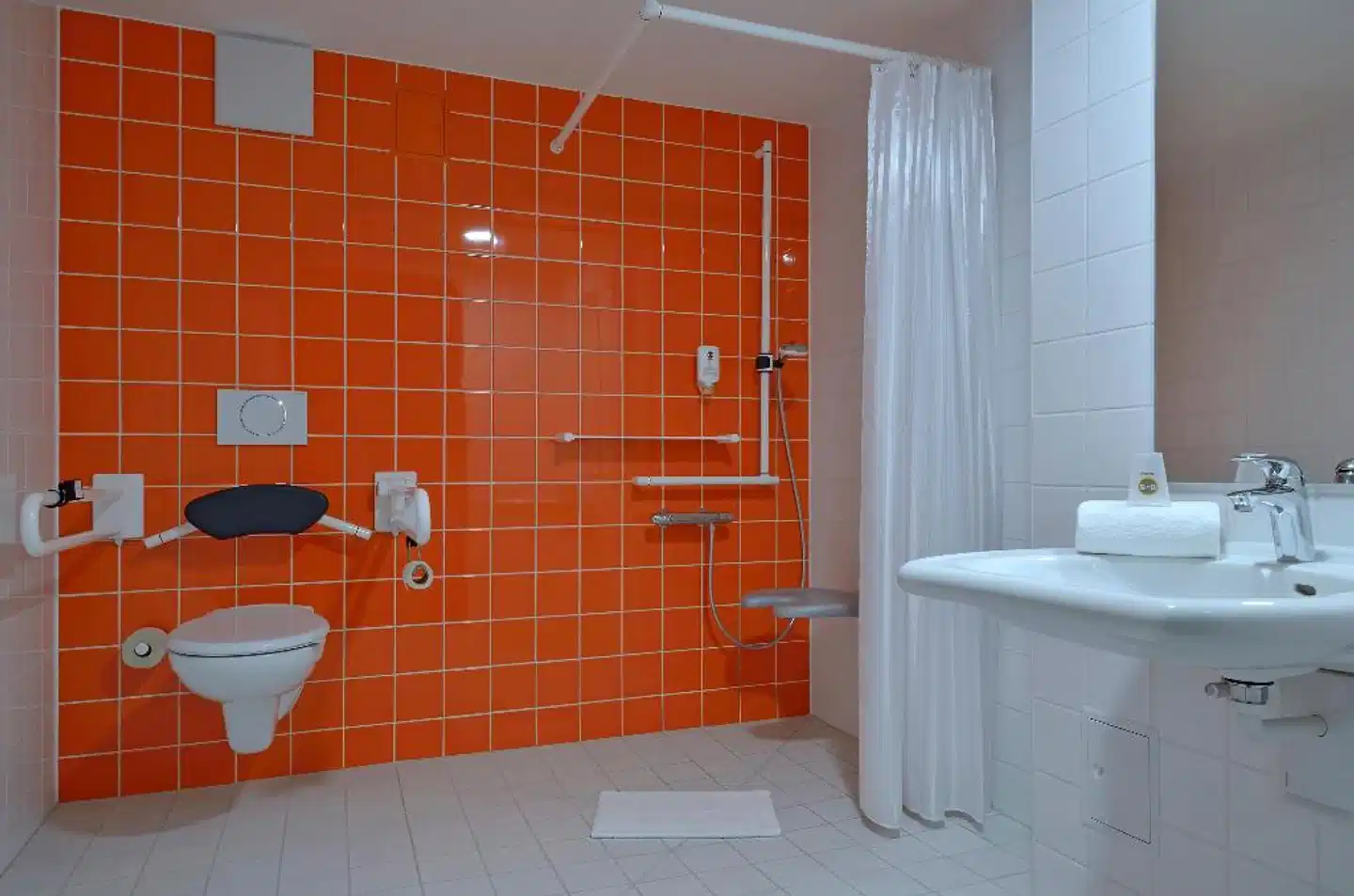 B&B Hotel Stuttgart-Zuffenhausen Badezimmer