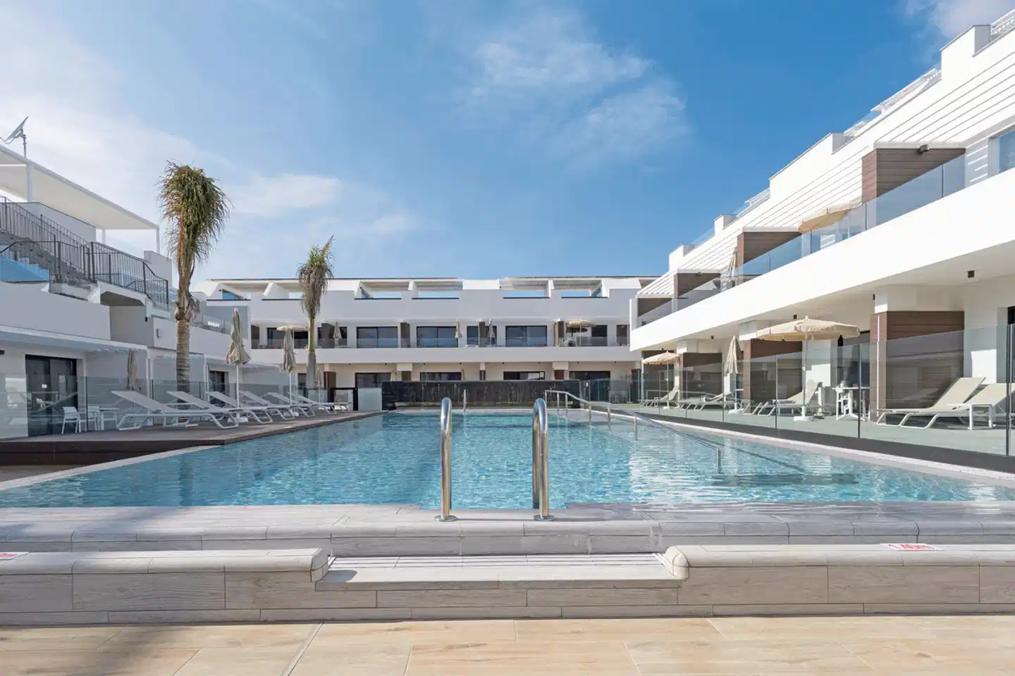 Esmeralda Cotillo Homes by LIVVO Pool