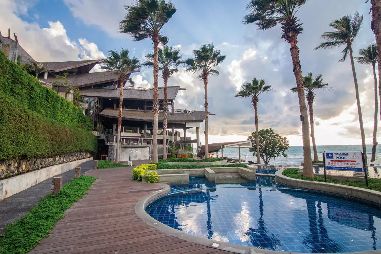 Nora Buri Resort & Spa Aussenansicht