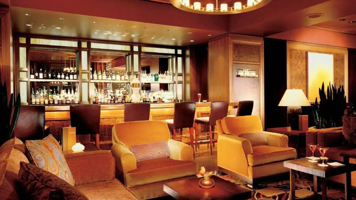 Four Seasons Resort Whistler Bar