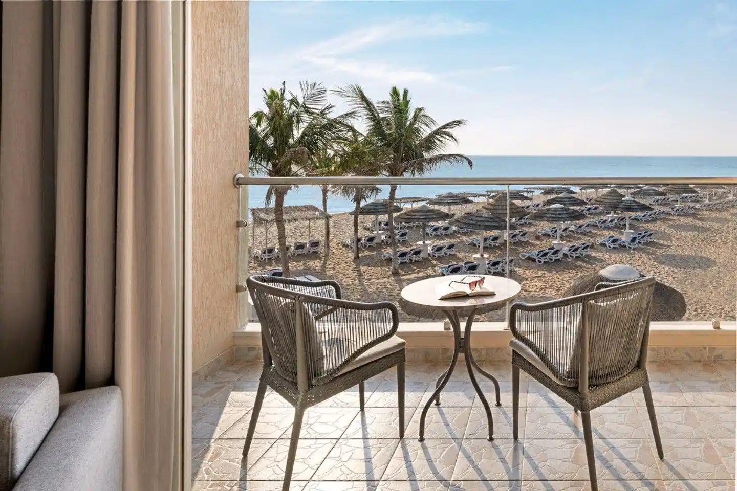 Fujairah Rotana Resort & Spa Al Aqah Beach Terrasse