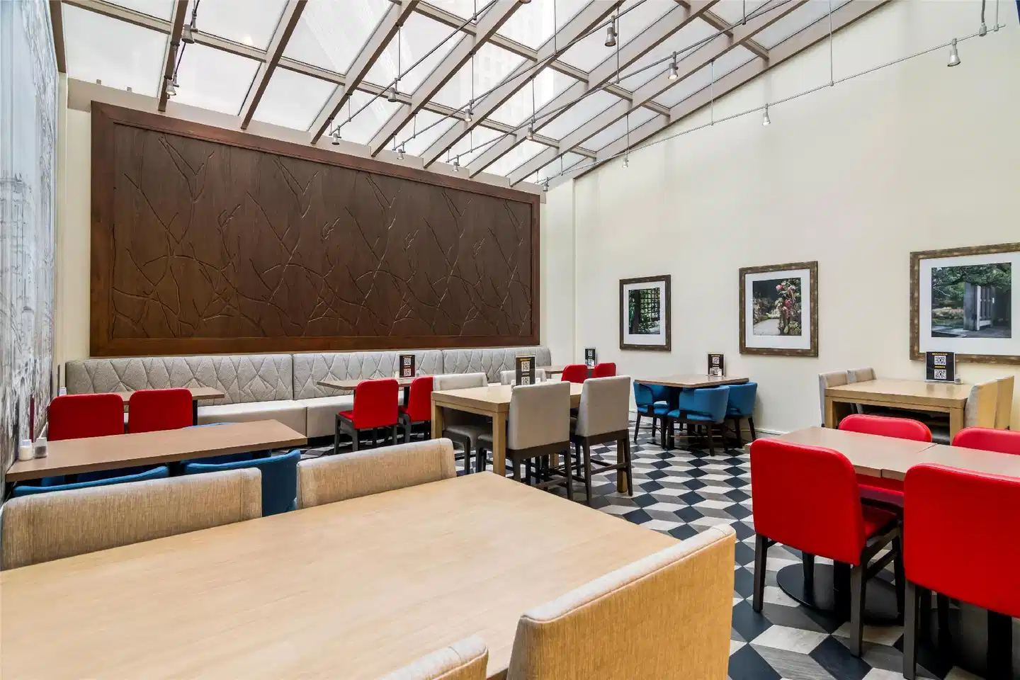 Hilton Garden Inn Chicago Downtown Riverwalk Lobby