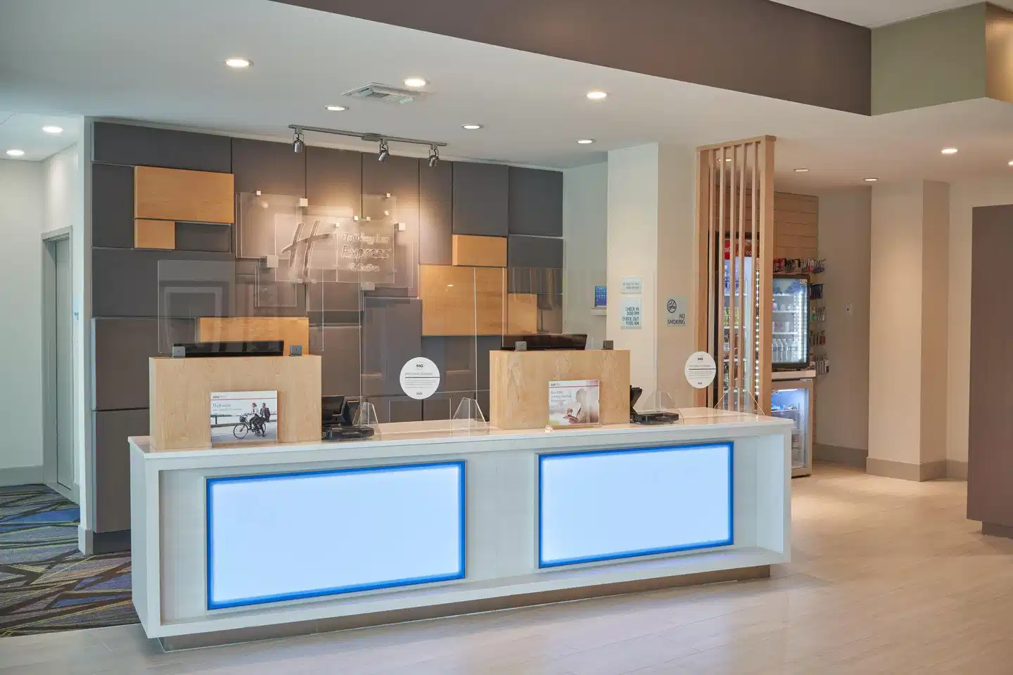 Holiday Inn Express & Suites Doral - Miami Lobby