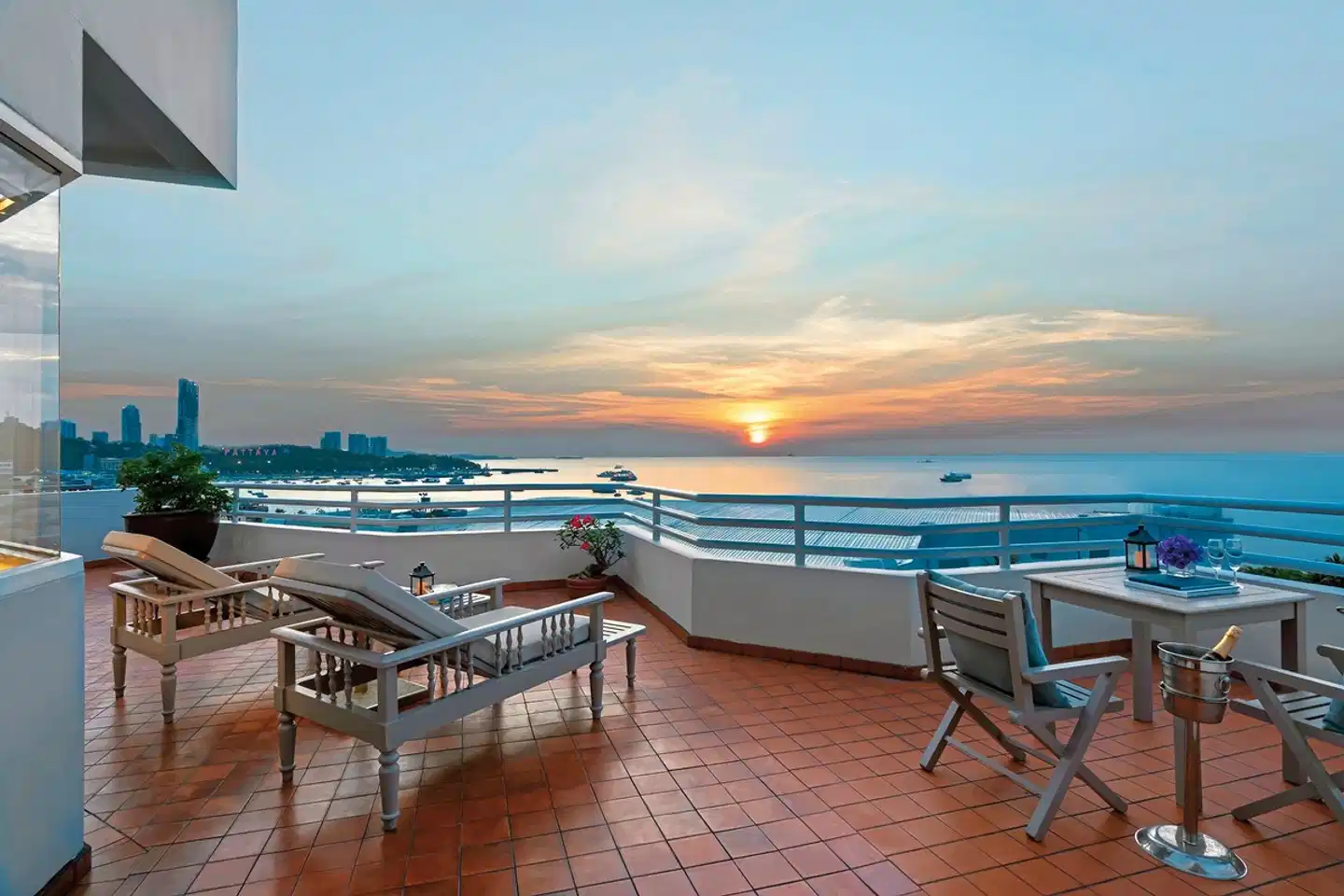Avani Pattaya Resort Terrasse