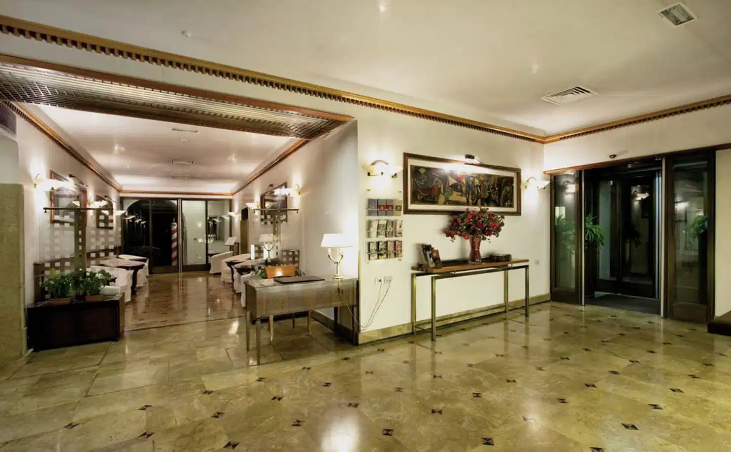 AllAngelo Art Hotel Lobby