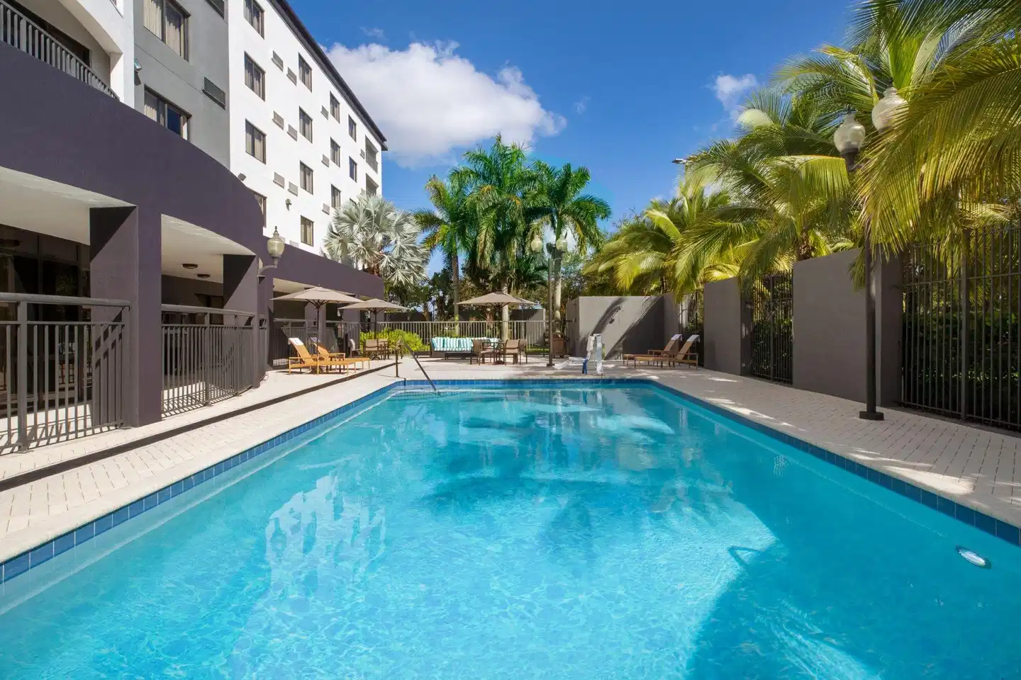 Courtyard by Marriott Miami at Dolphin Mall Pool