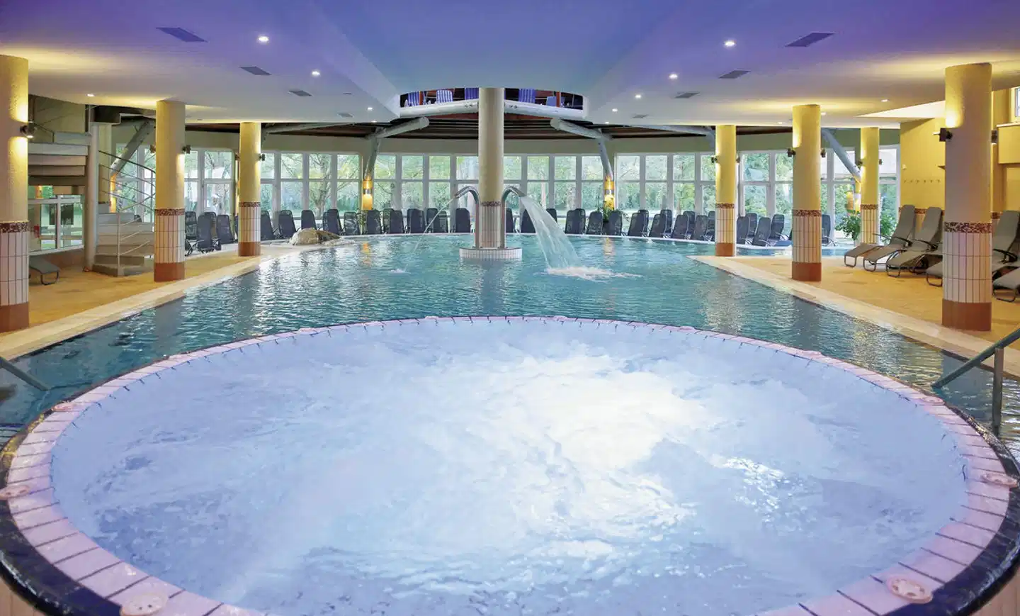 Lotus Therme Hotel & Spa Hallenbad