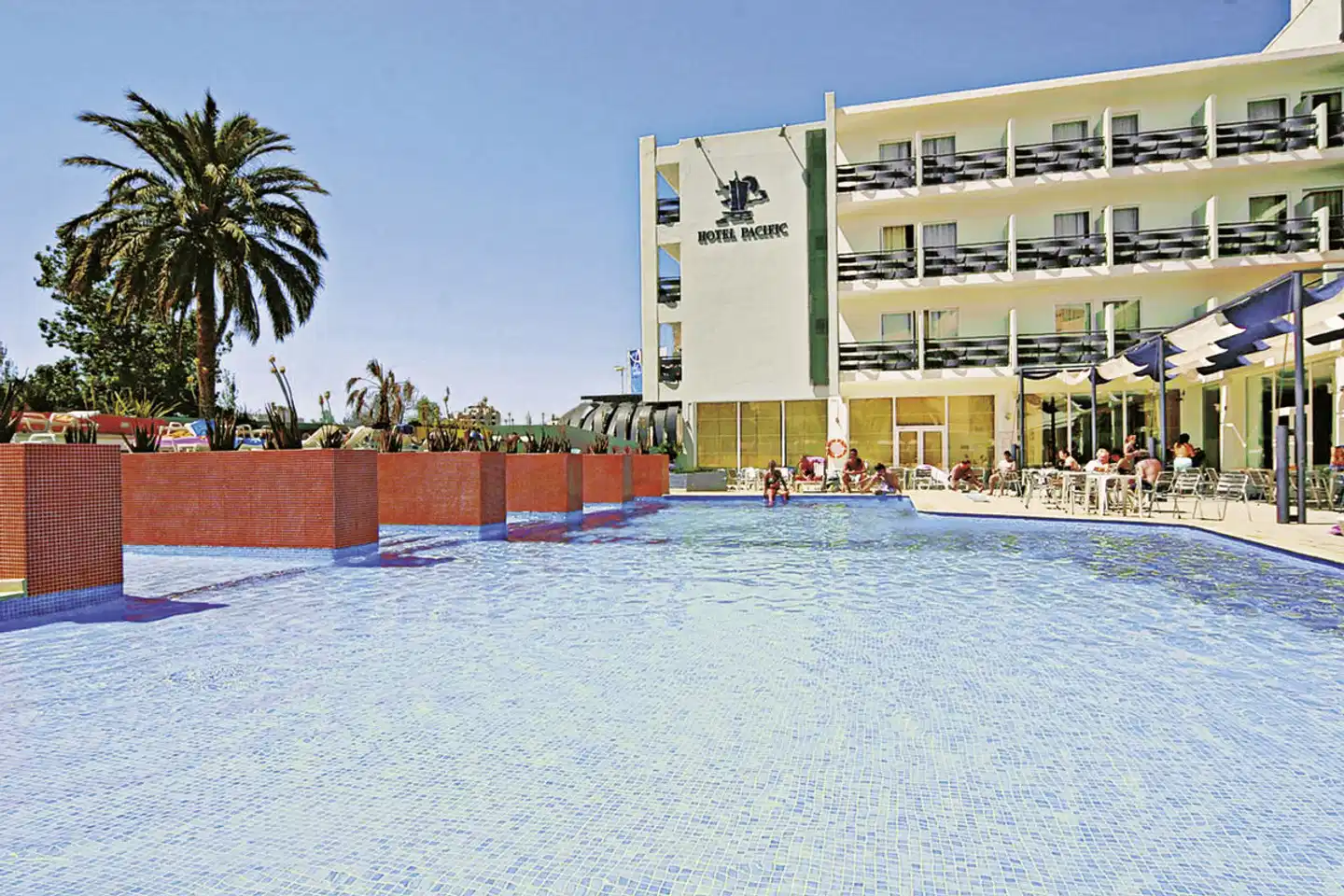 azuLine Pacific Pool