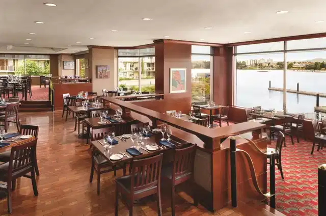 Coast Victoria Hotel & Marina by APA Restaurant