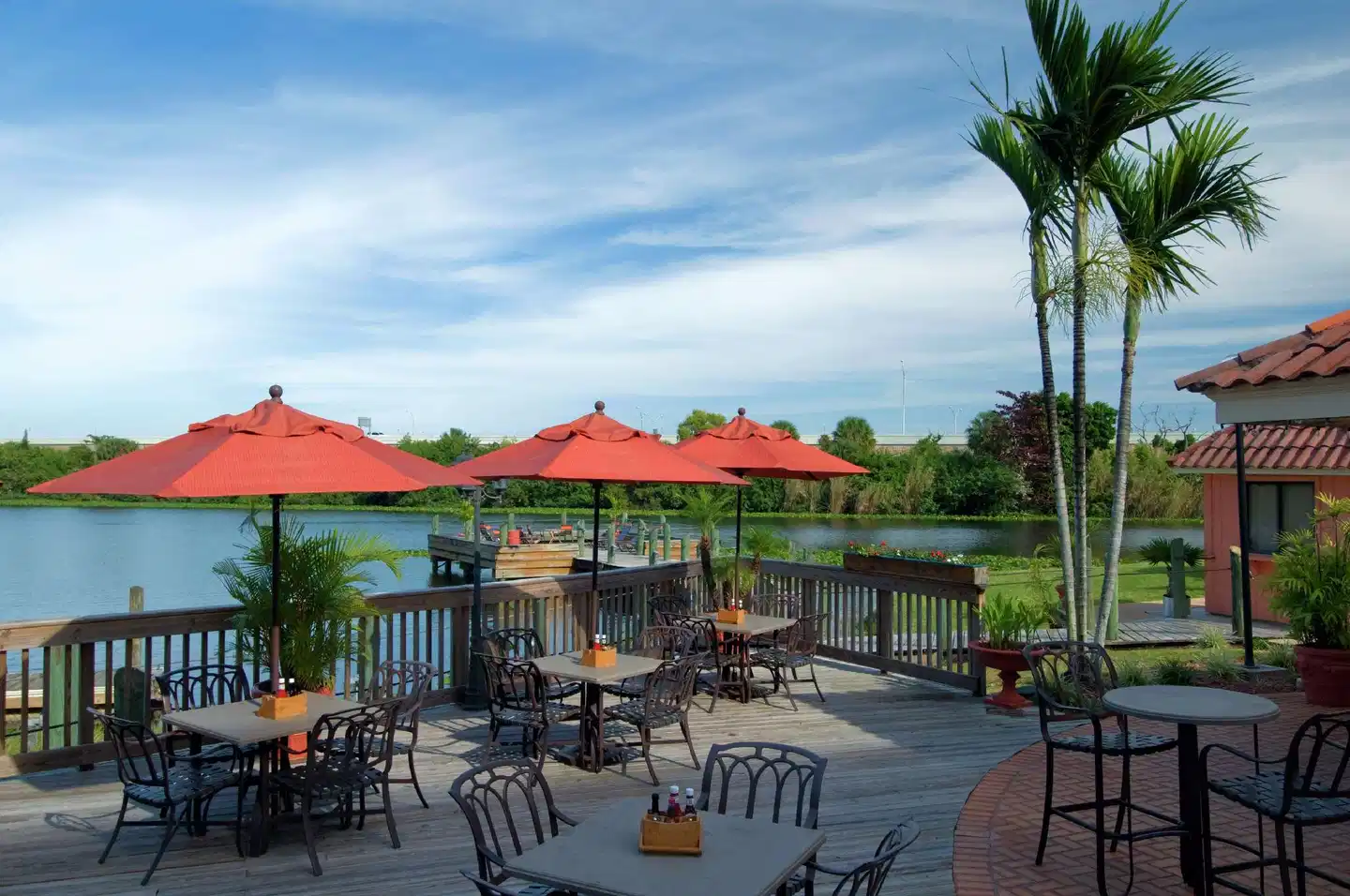 Hilton Palm Beach Airport Terrasse