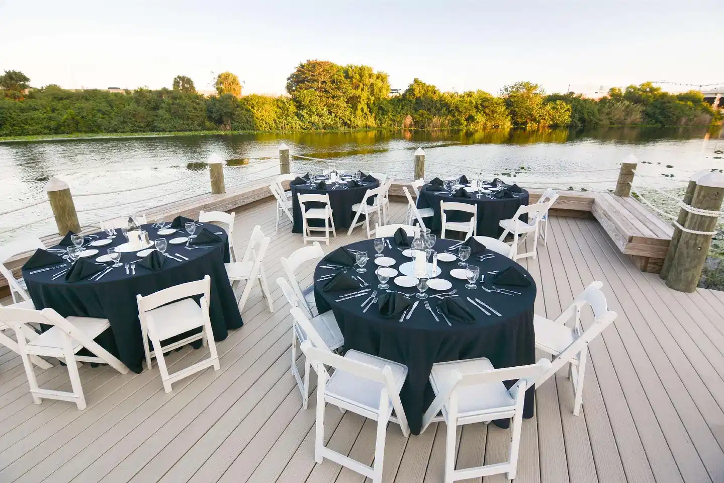 Hilton Palm Beach Airport Terrasse