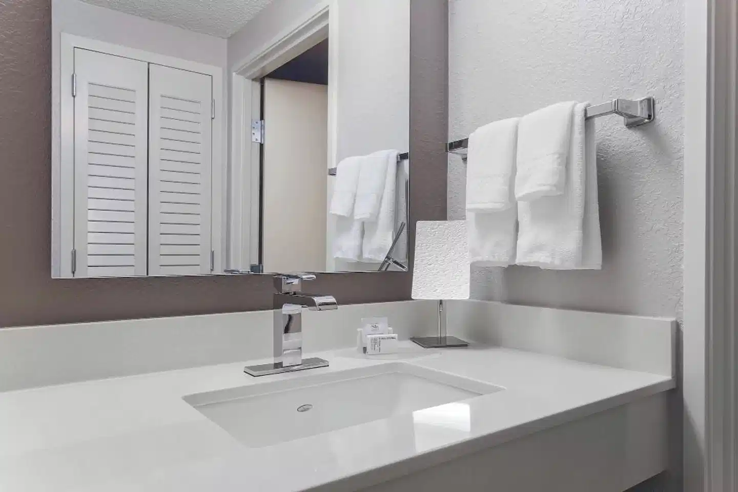 Courtyard by Marriott Tampa Brandon Badezimmer