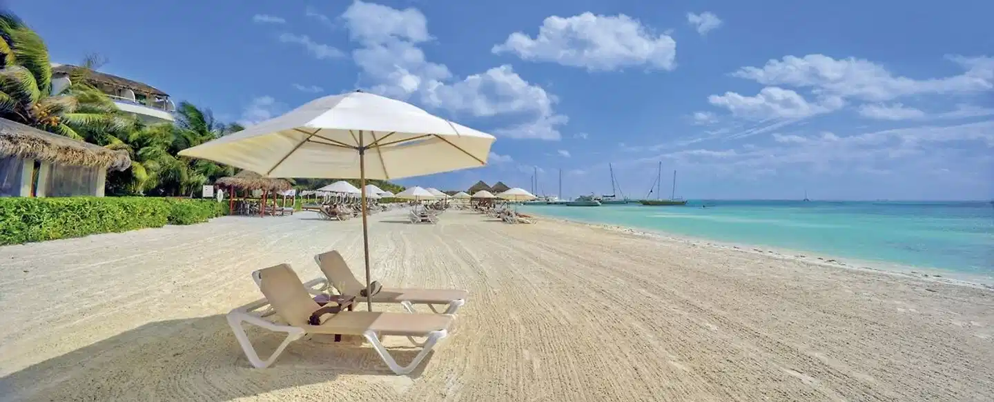 El Dorado Maroma & Palafitos Overwater Bungalows Strand