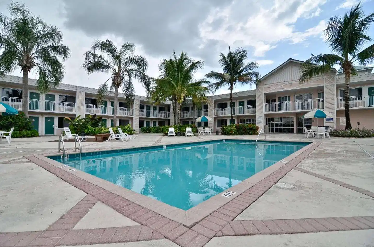 Best Western Gateway To The Keys Pool
