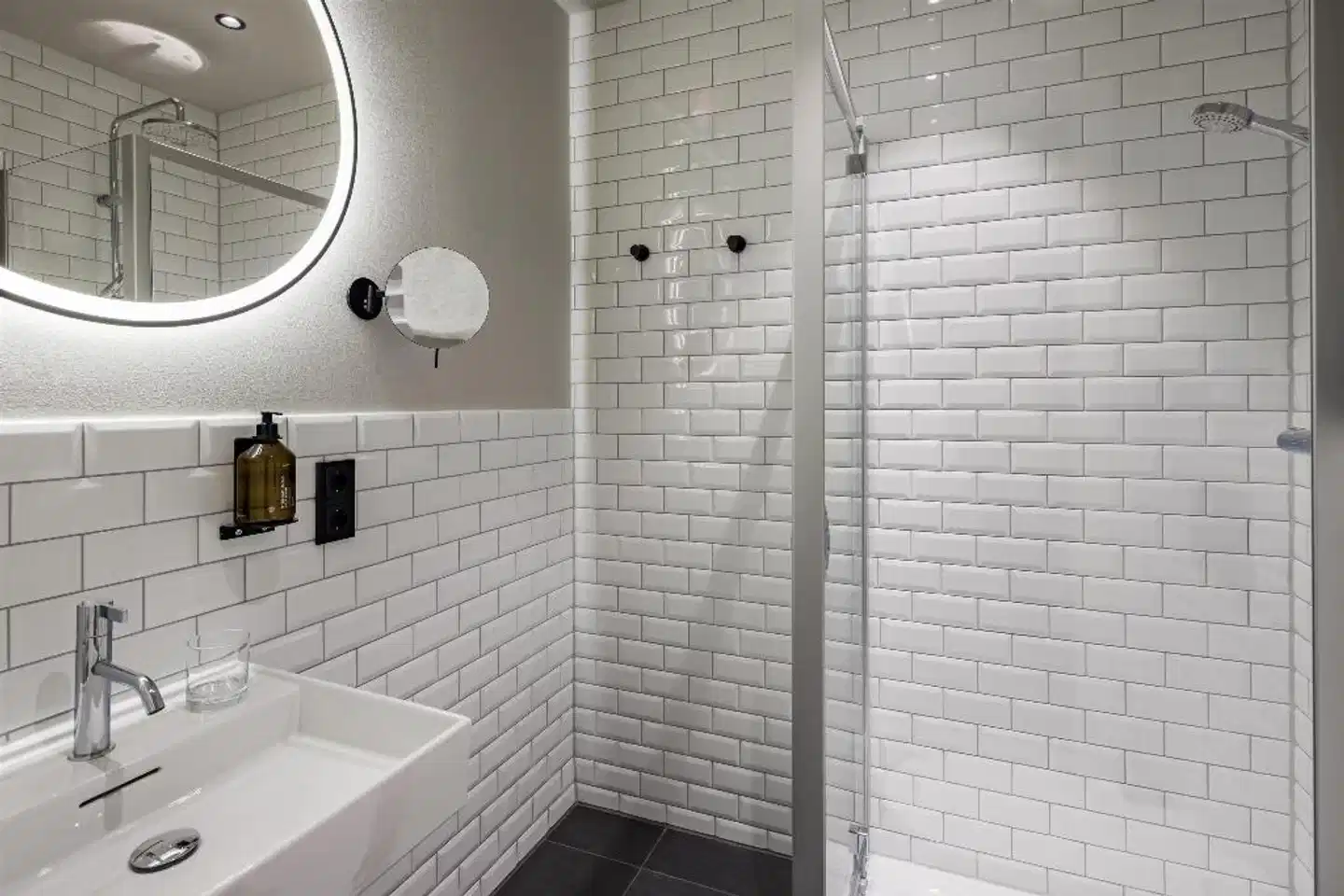 Hotel AMANO Düsseldorf Badezimmer