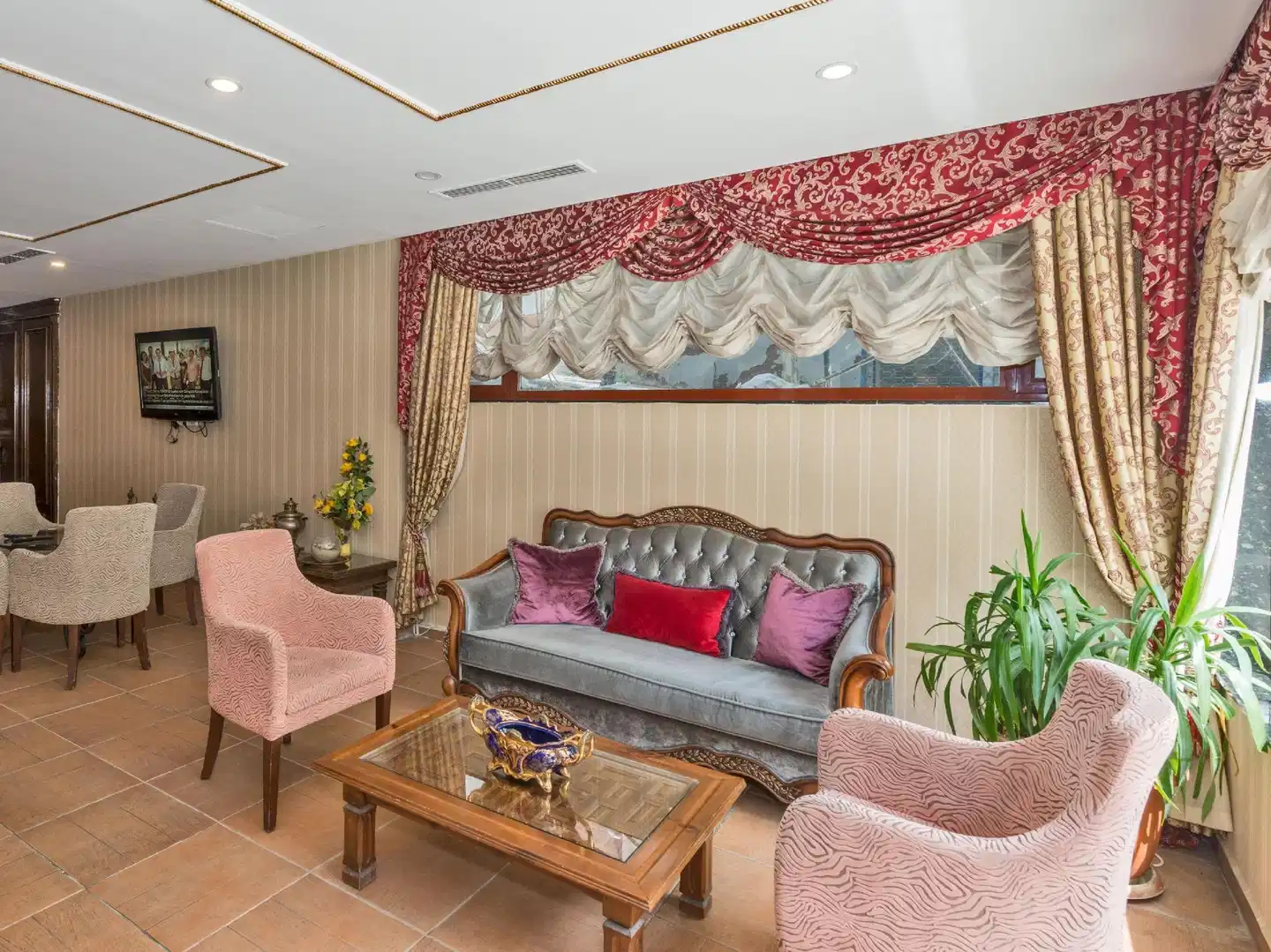 Santa Sophia Hotel Lobby