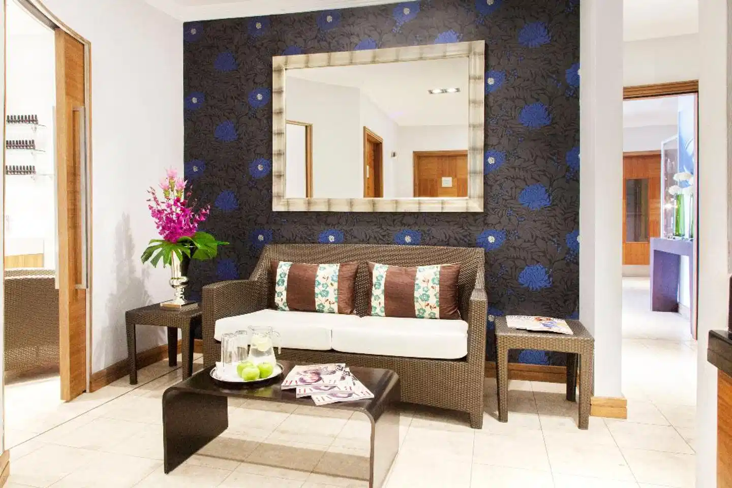 Crowne Plaza Reading Lobby