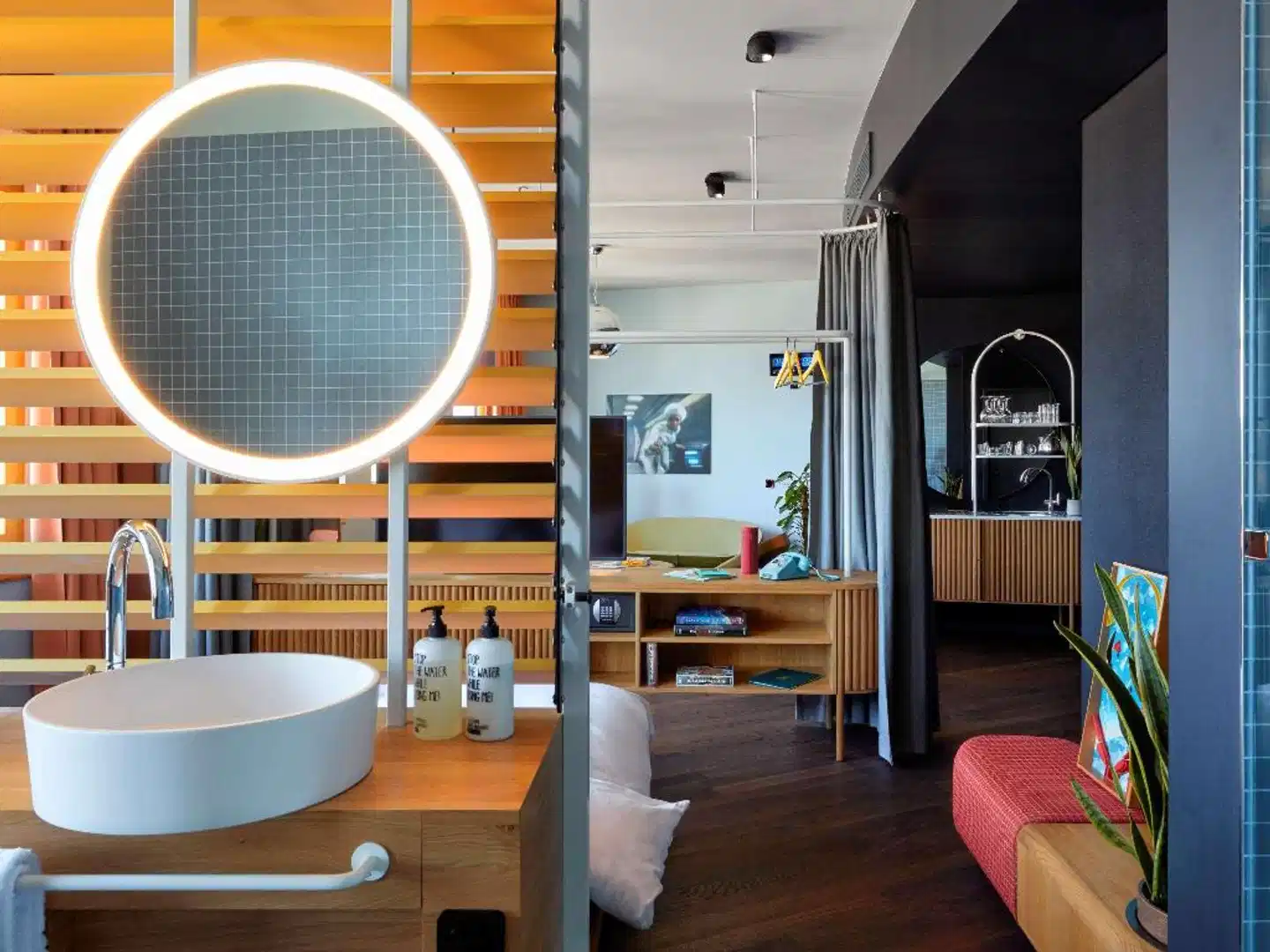 25hours Hotel The Circle Lobby