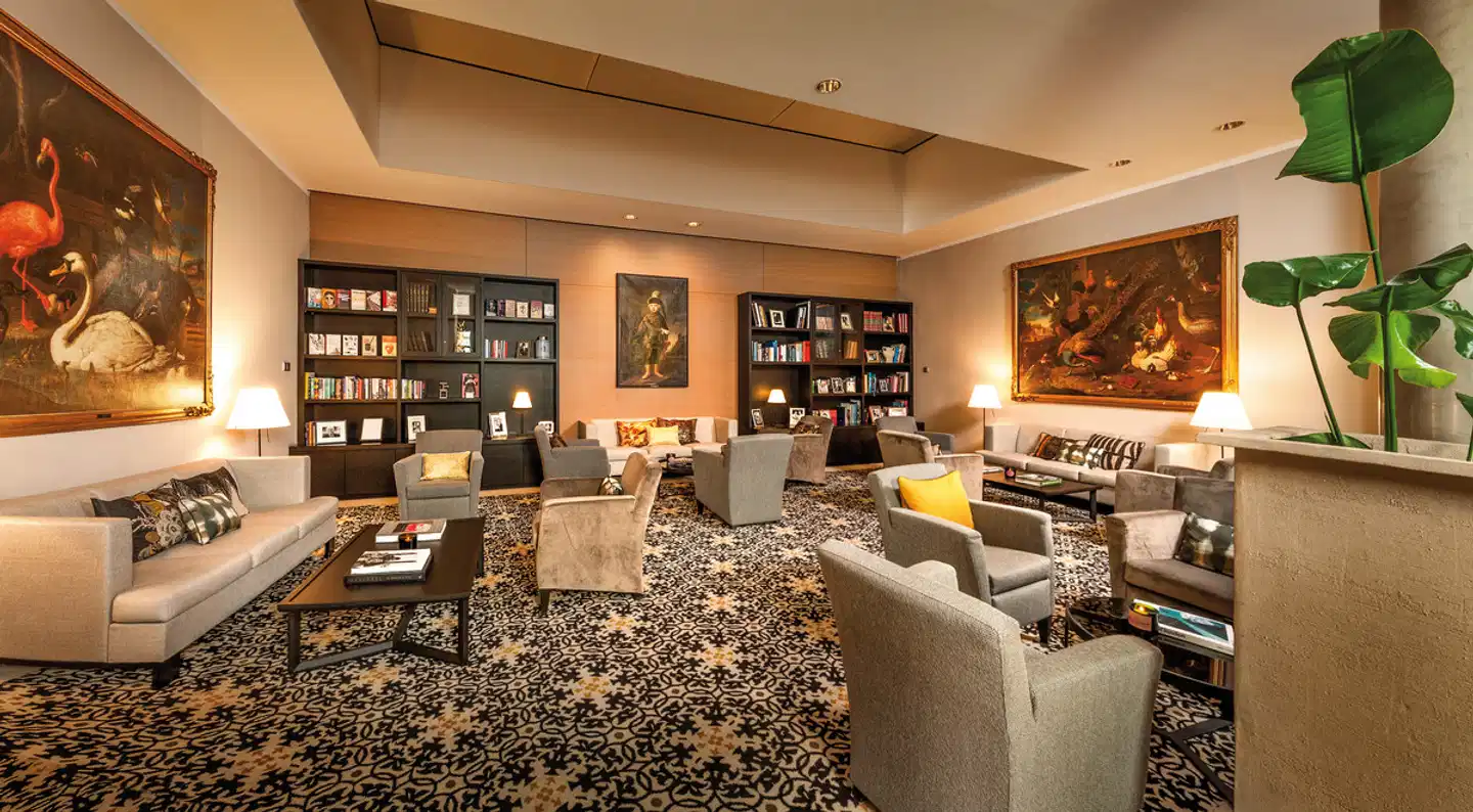 Hotel Maximilian's Bar