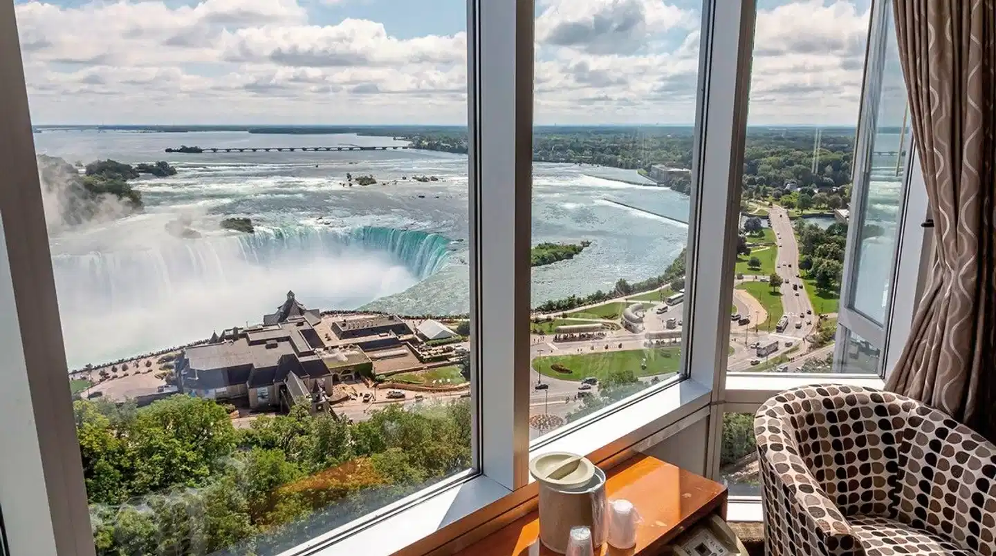 Oakes Hotel Overlooking The Falls Badezimmer