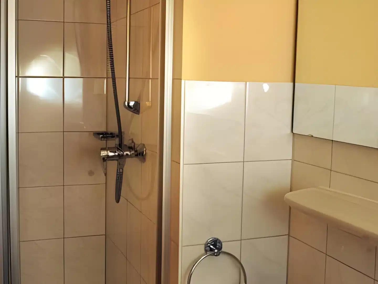 SLEPS - Das Hostel Badezimmer