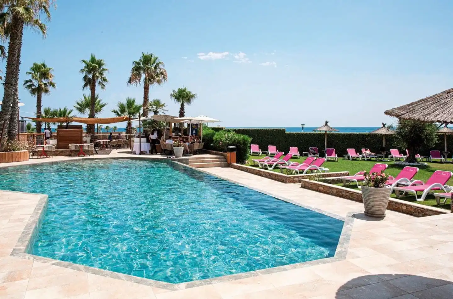 Les Flamants Roses Pool