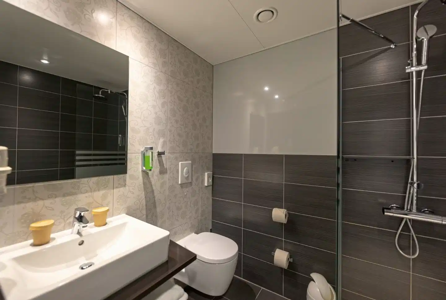 Kedi Hotel Papenburg Badezimmer