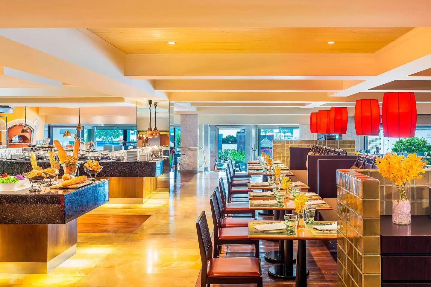 Royal Orchid Sheraton Riverside Hotel Bangkok Bar