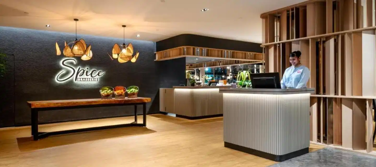 Novotel Singapore on Kitchener Bar