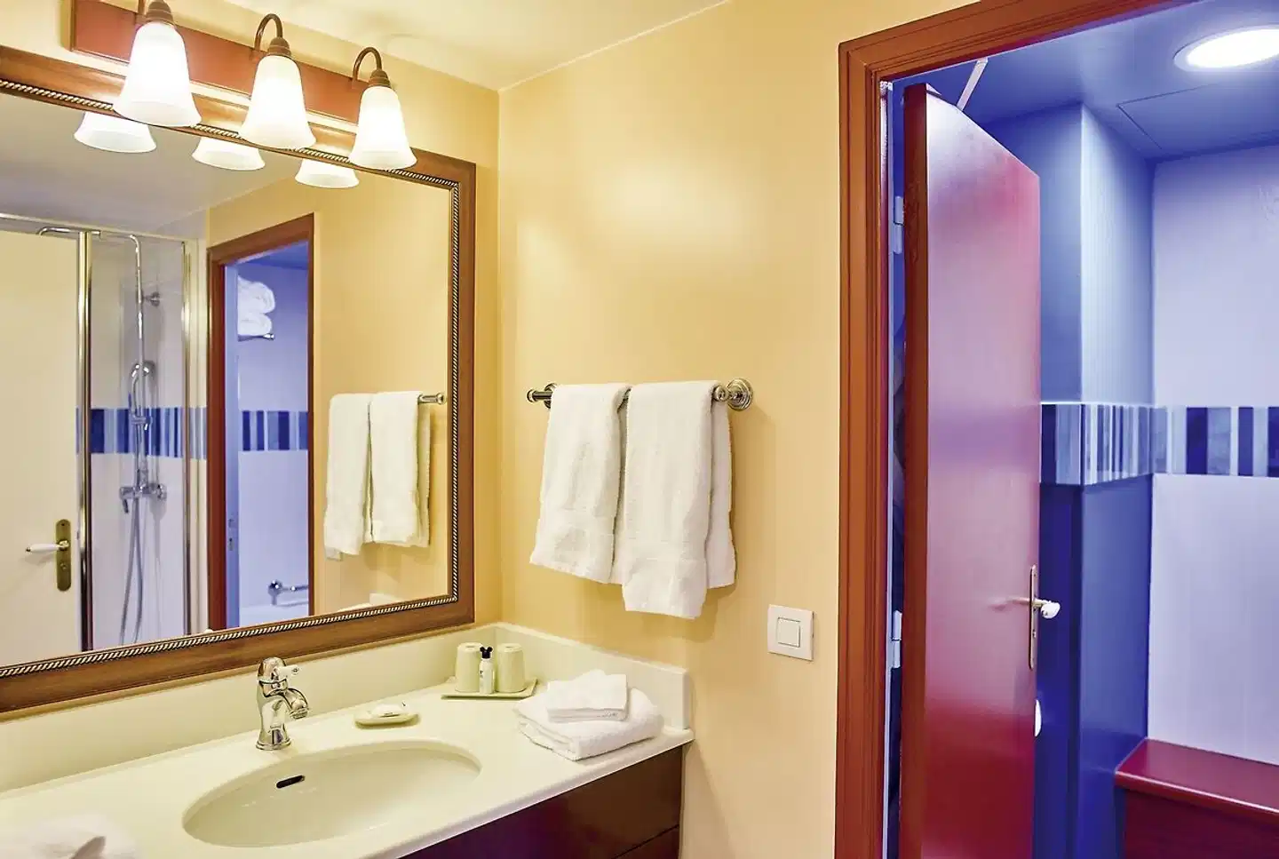 Disney Newport Bay Club Badezimmer