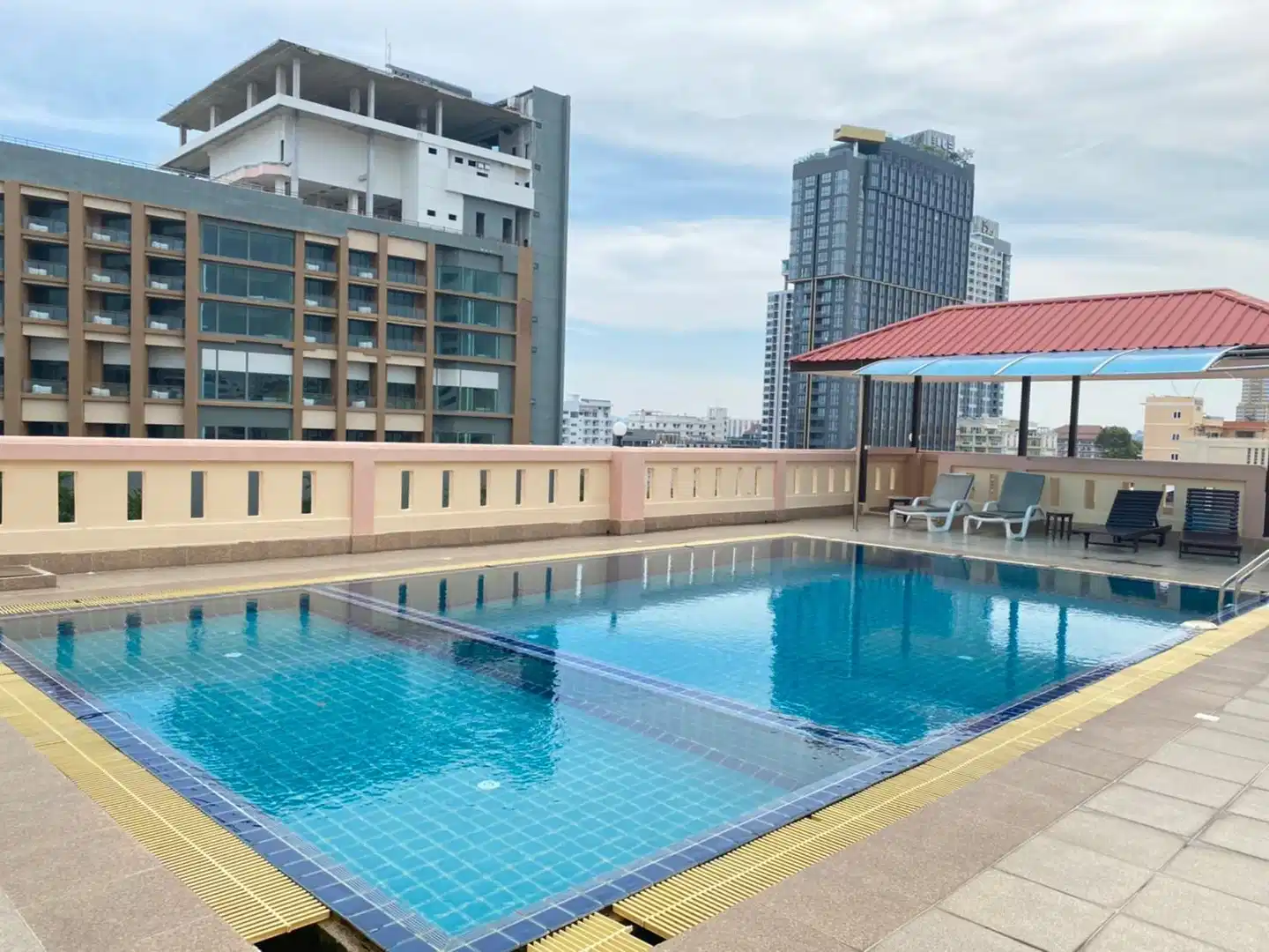 A.A. Pattaya Golden Beach Hotel Pool