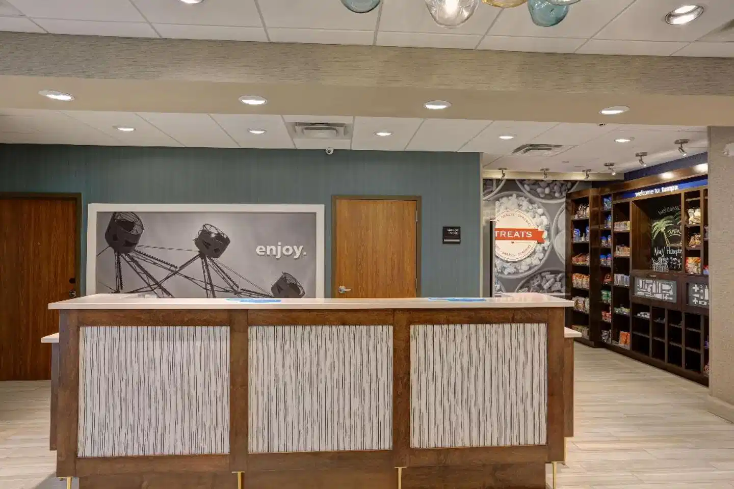 Hampton Inn & Suites Tampa Busch Gardens Area Lobby