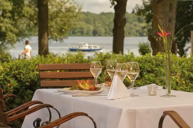 Seminaris Seehotel Potsdam Terrasse