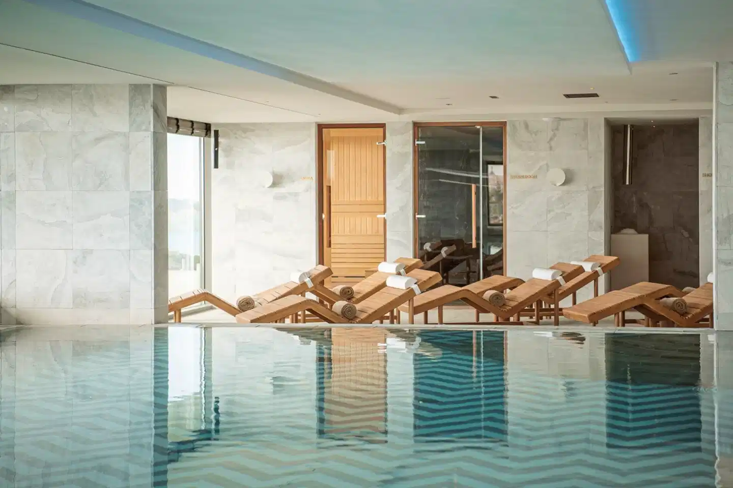 EVOLUTION Cascais-Estoril Hallenbad