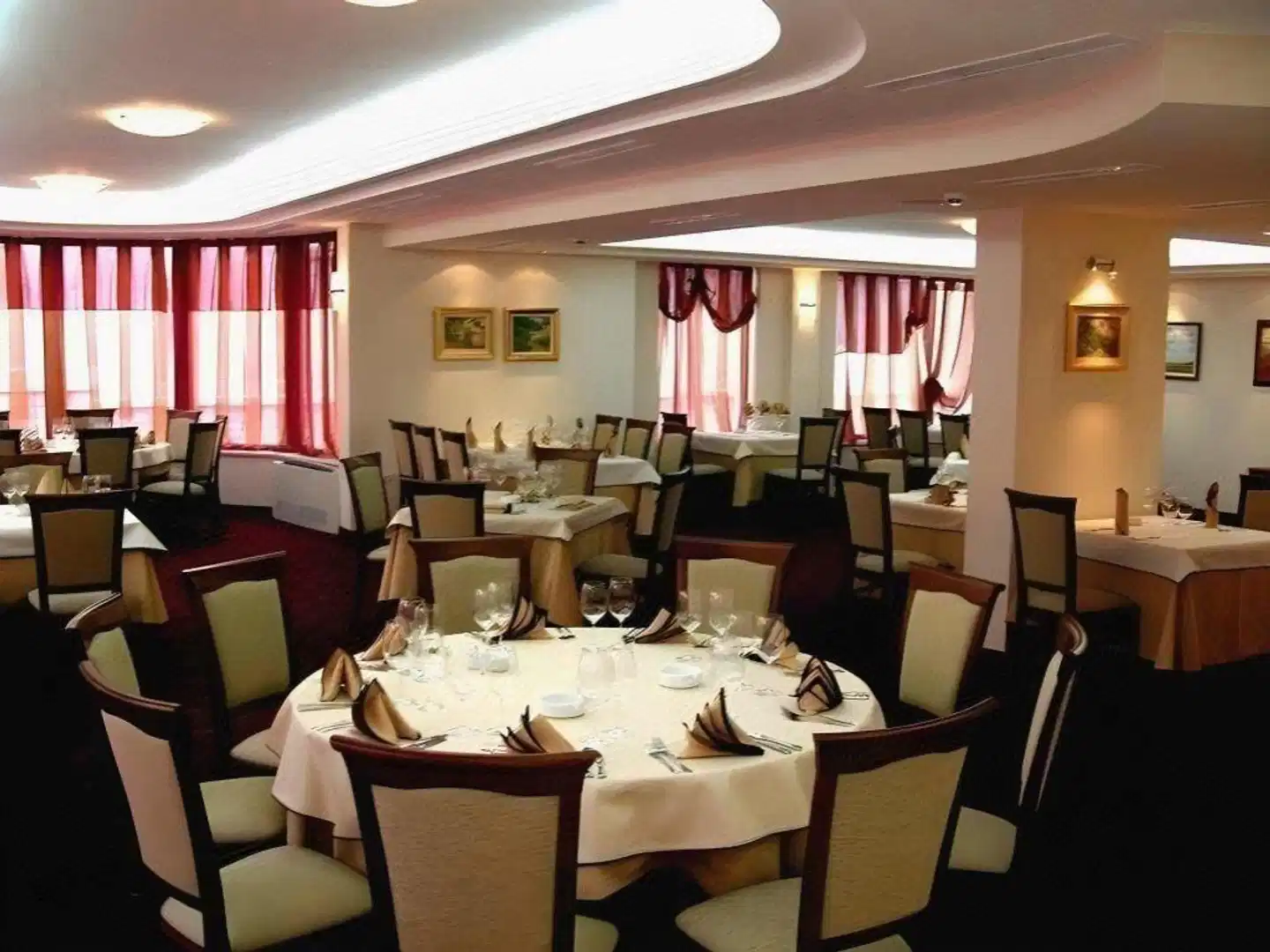 Legends Hotel Restaurant