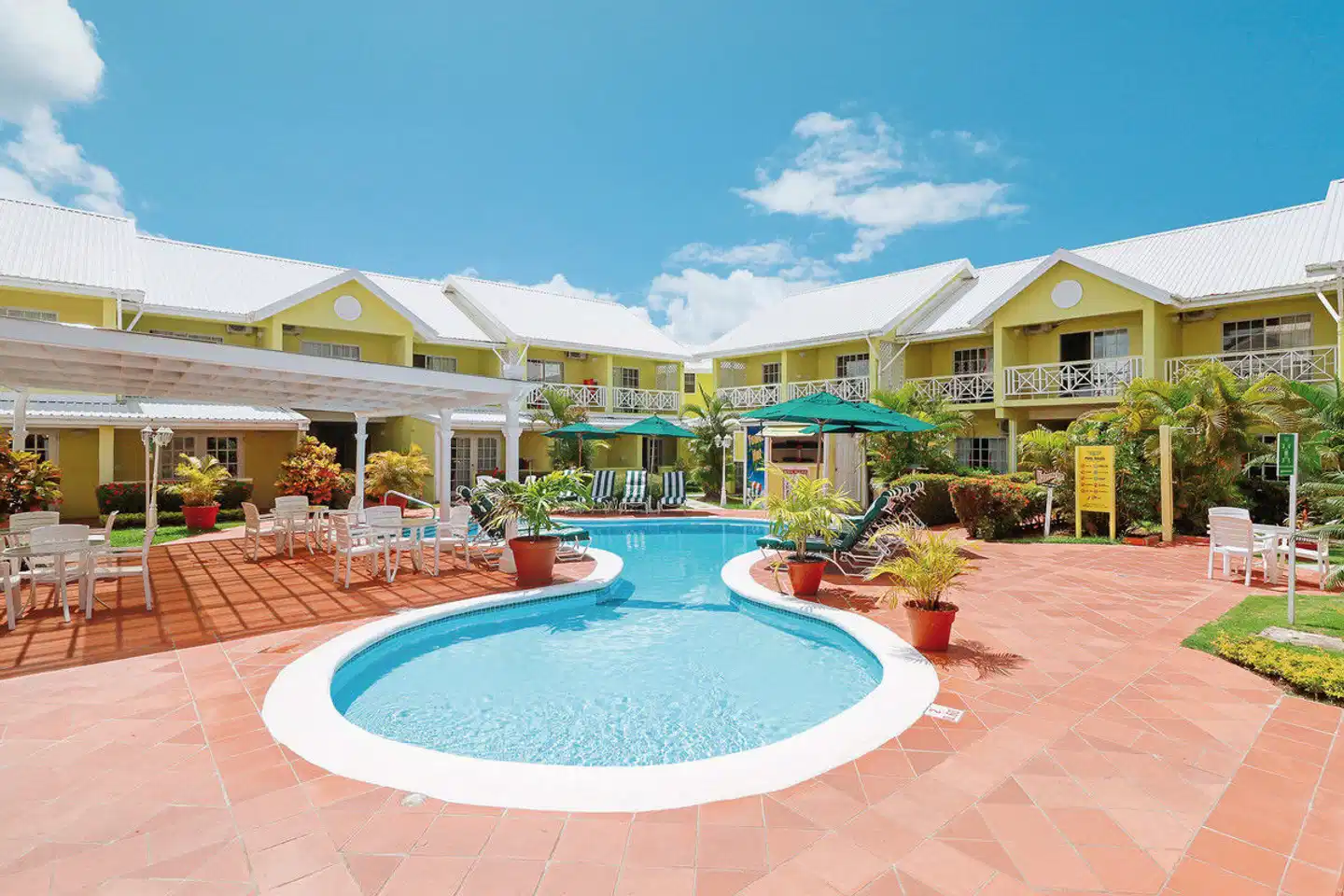 Bay Gardens Hotel Aussenansicht