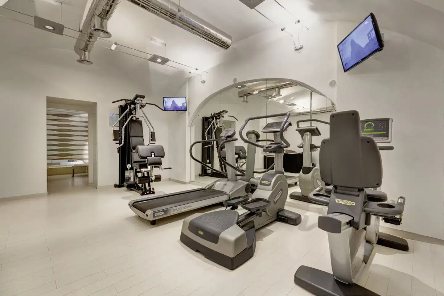 Leon's Place Sport und Entertainment