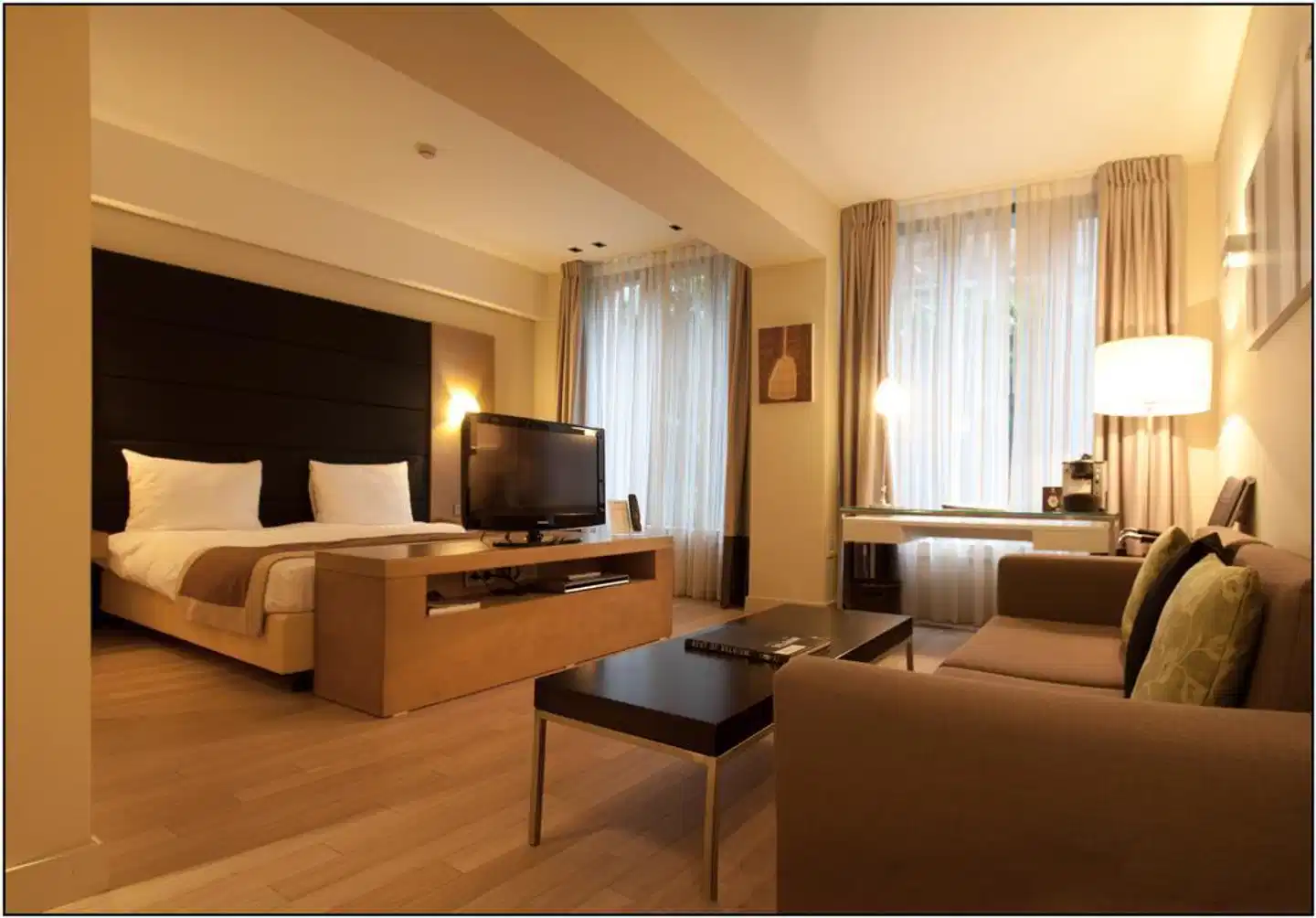 B-Aparthotels Grand Place Lobby