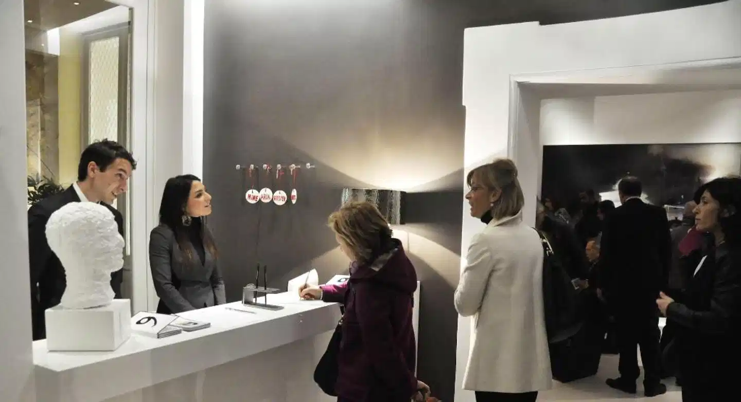 Piazza di Spagna 9 Personen