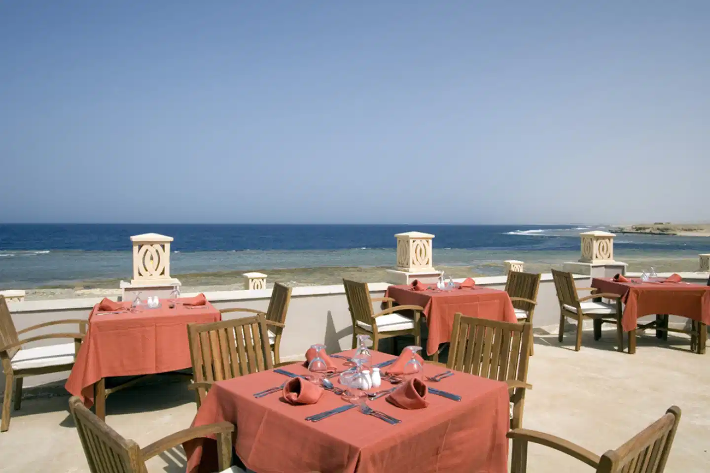 Rohanou Beach Resort Restaurant